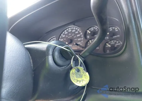 2002 Chevrolet Silverado 1500 z USA, uszkodzony, nr VIN 1GCEC14W42Z159104